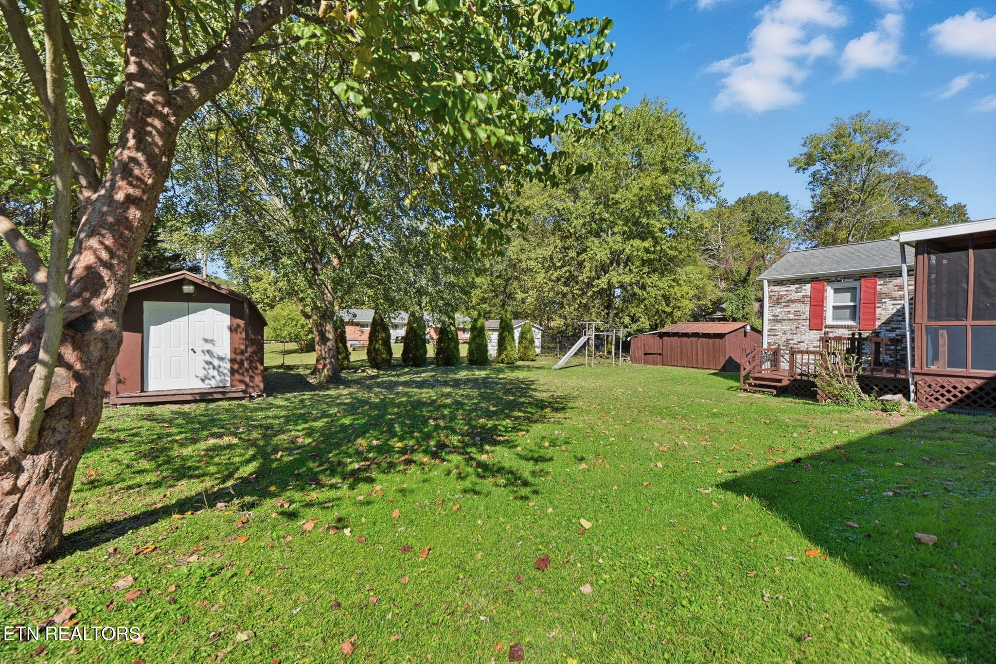 421 Hicks Circle Clinton, TN 37716 - Photo 31 of 38 31-web-or-mls-Hicks421 (77)