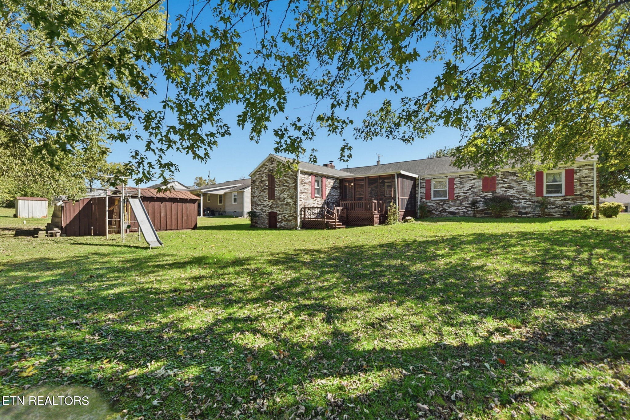 421 Hicks Circle Clinton, TN 37716 - Photo 32 of 38 32-web-or-mls-Hicks421 (83)