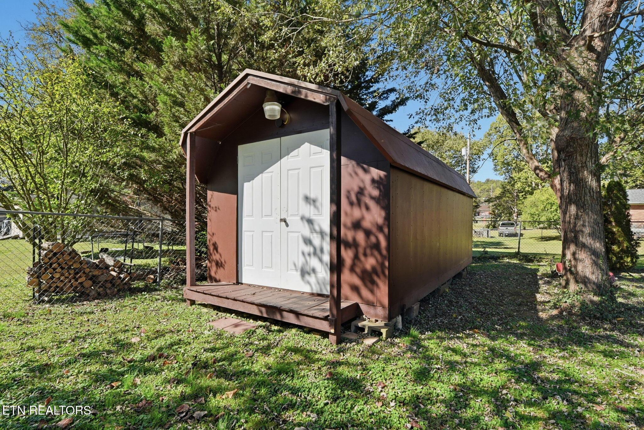 421 Hicks Circle Clinton, TN 37716 - Photo 33 of 38 33-web-or-mls-Hicks421 (80)