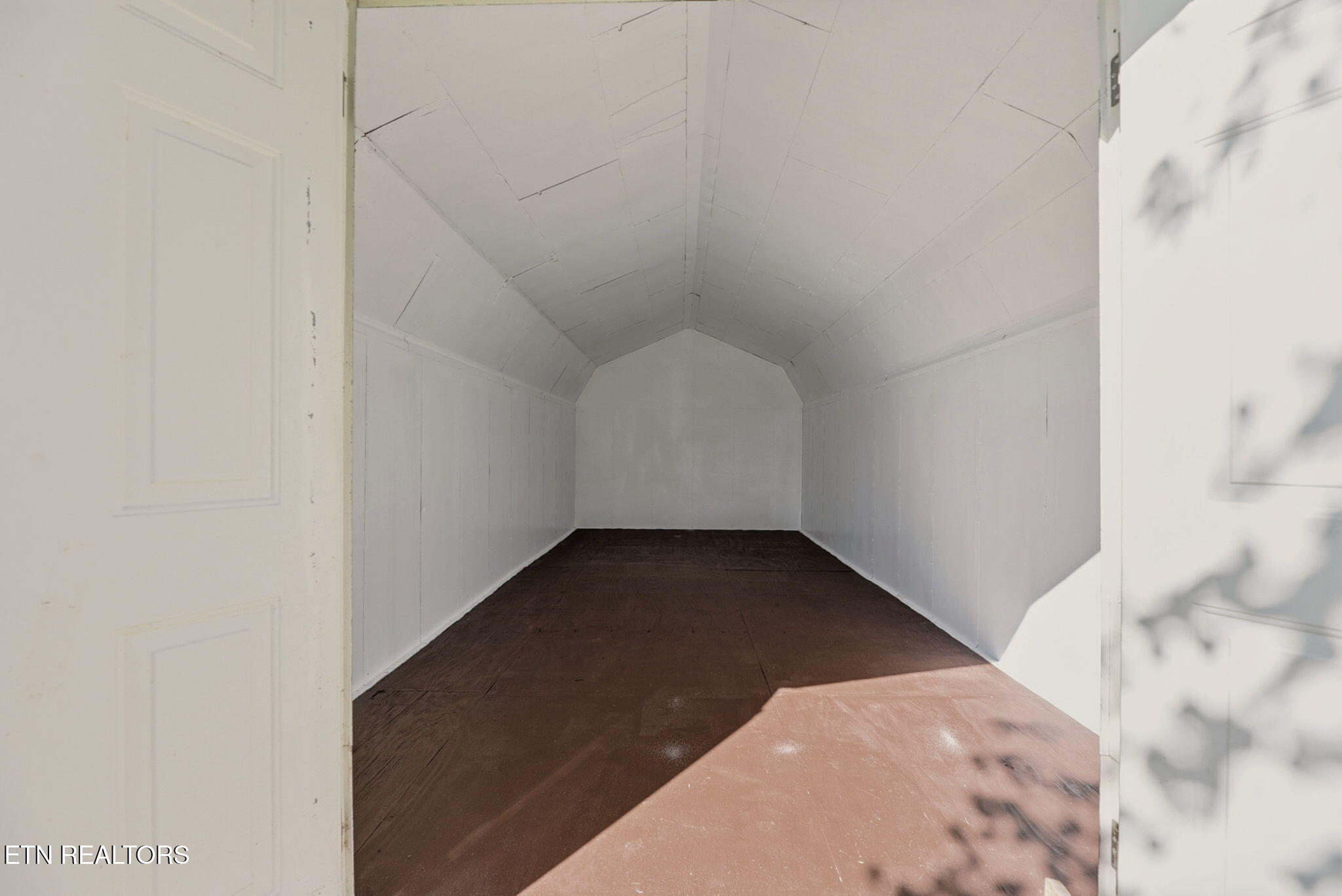 421 Hicks Circle Clinton, TN 37716 - Photo 34 of 38 34-web-or-mls-Hicks421 (86)