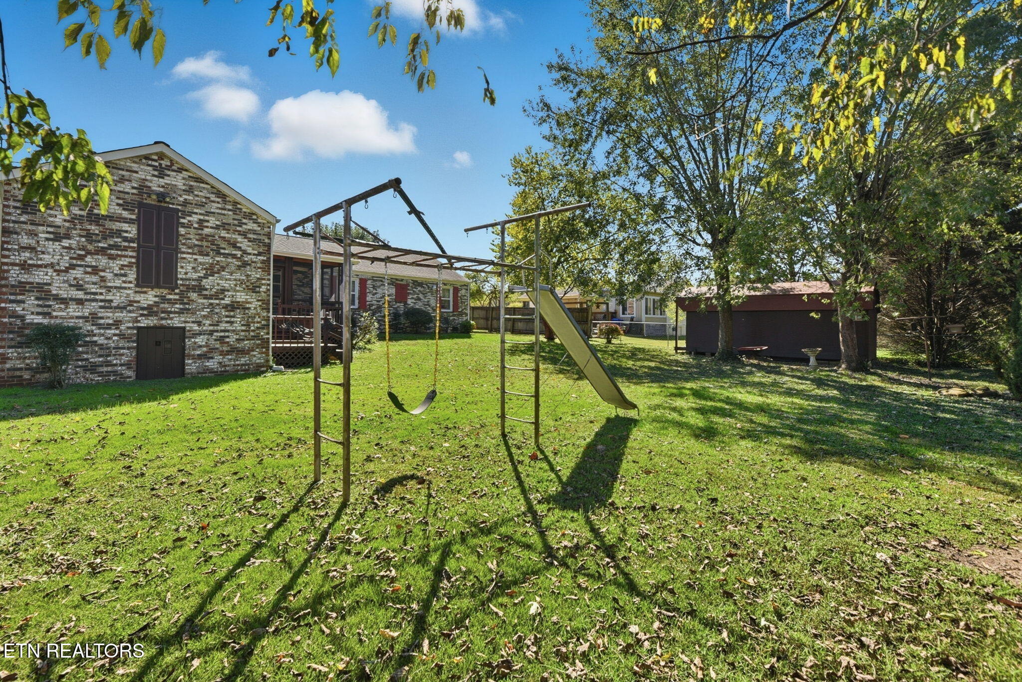 421 Hicks Circle Clinton, TN 37716 - Photo 35 of 38 35-web-or-mls-Hicks421 (98)