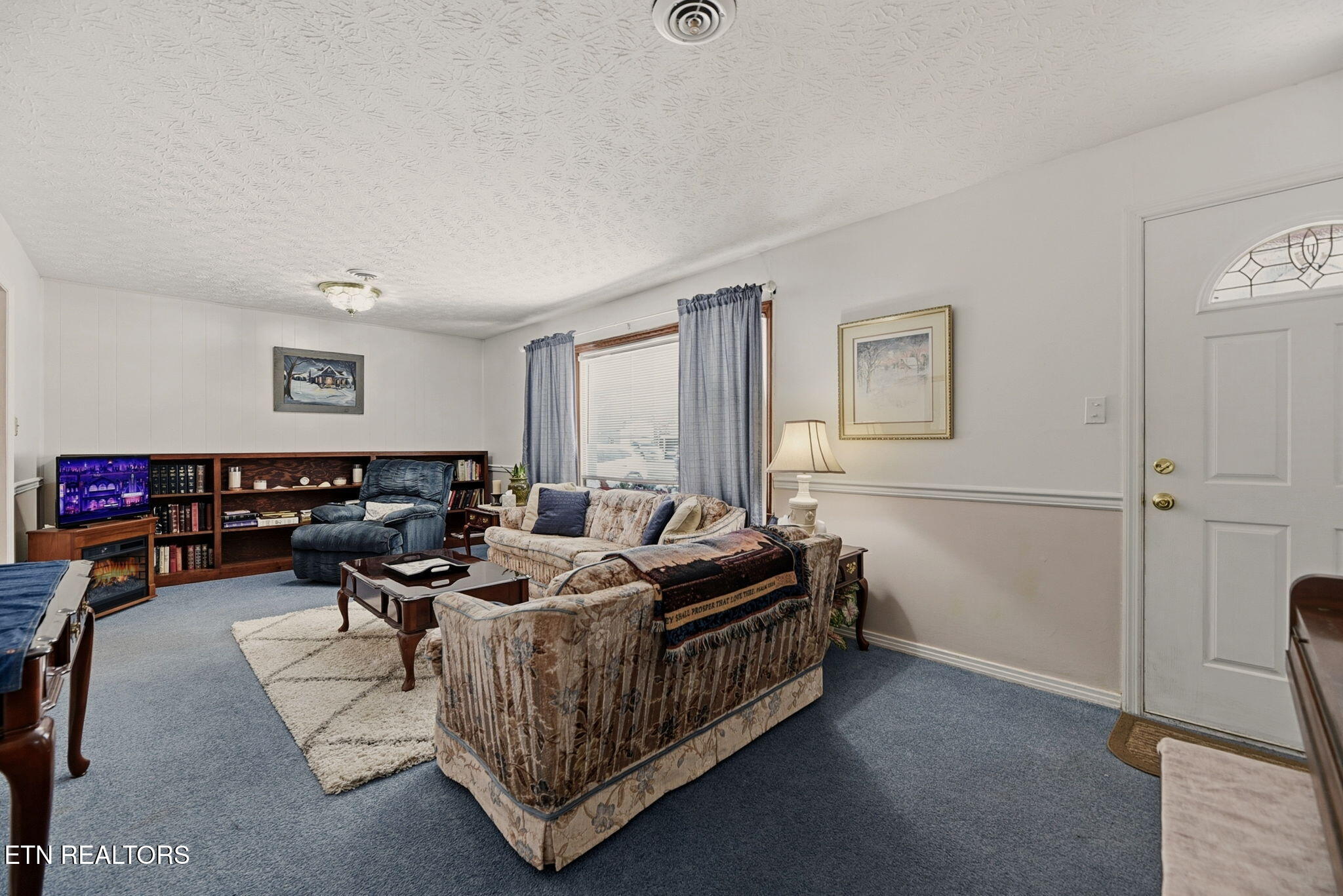 421 Hicks Circle Clinton, TN 37716 - Photo 6 of 38 6-web-or-mls-Hicks421 (17)_with_fire