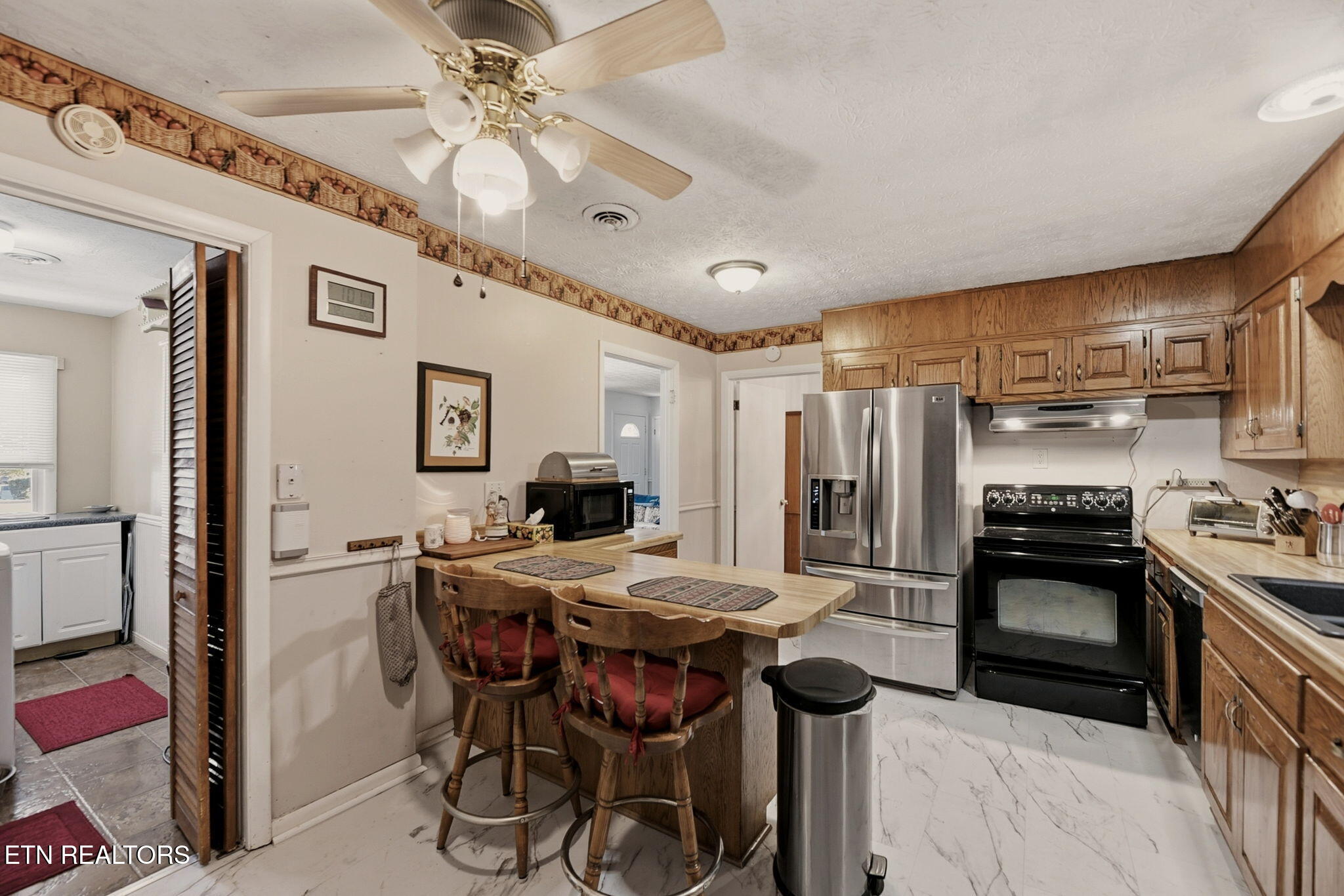 421 Hicks Circle Clinton, TN 37716 - Photo 10 of 38 10-web-or-mls-Hicks421 (53)