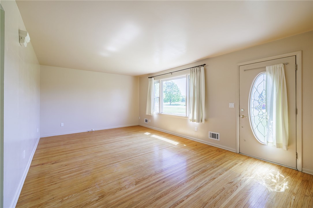 1254 Shoecraft Road Penfield, NY 14580 - Photo 4 of 25