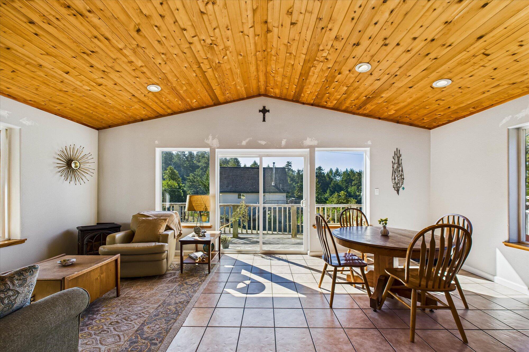 199 Spring Road Whitethorn, CA 95589 - Photo 8 of 37