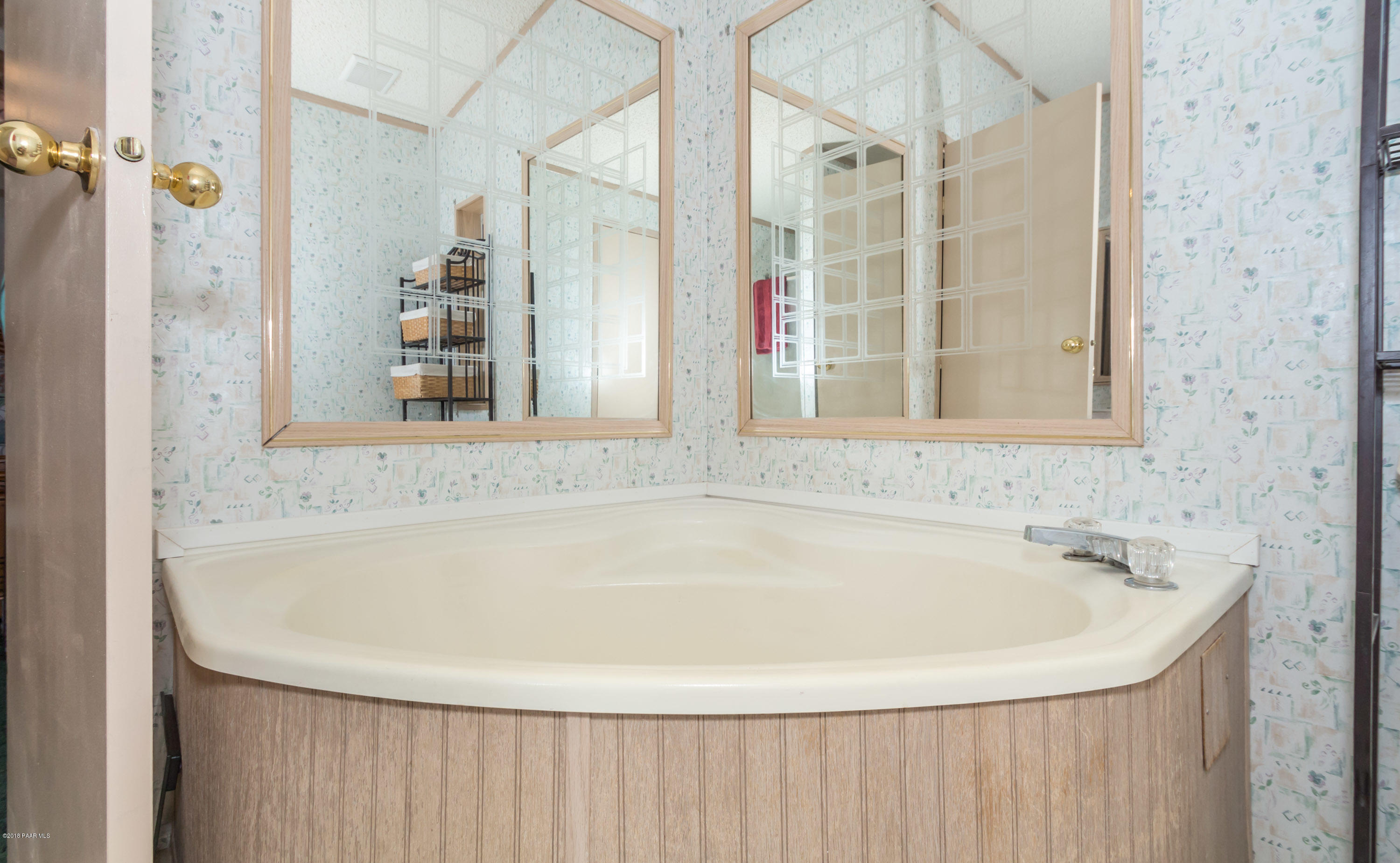 1925 Fox Road Chino Valley, AZ 86323 - Photo 17 of 25 Master Bathroom Garden Tub