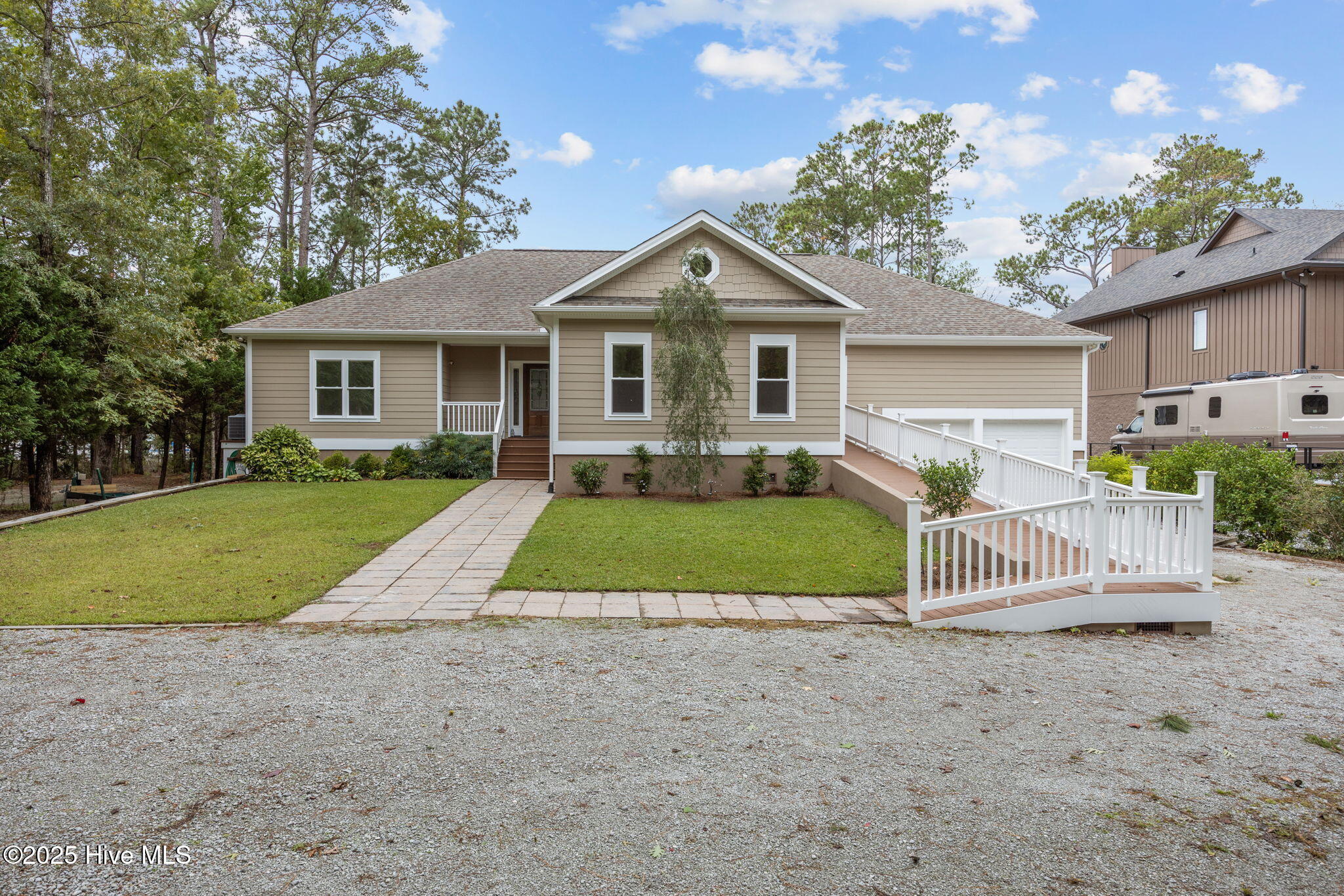 402 Whittaker Point Road Oriental, NC 28571 - Photo 4 of 61 Front from circular driveway
