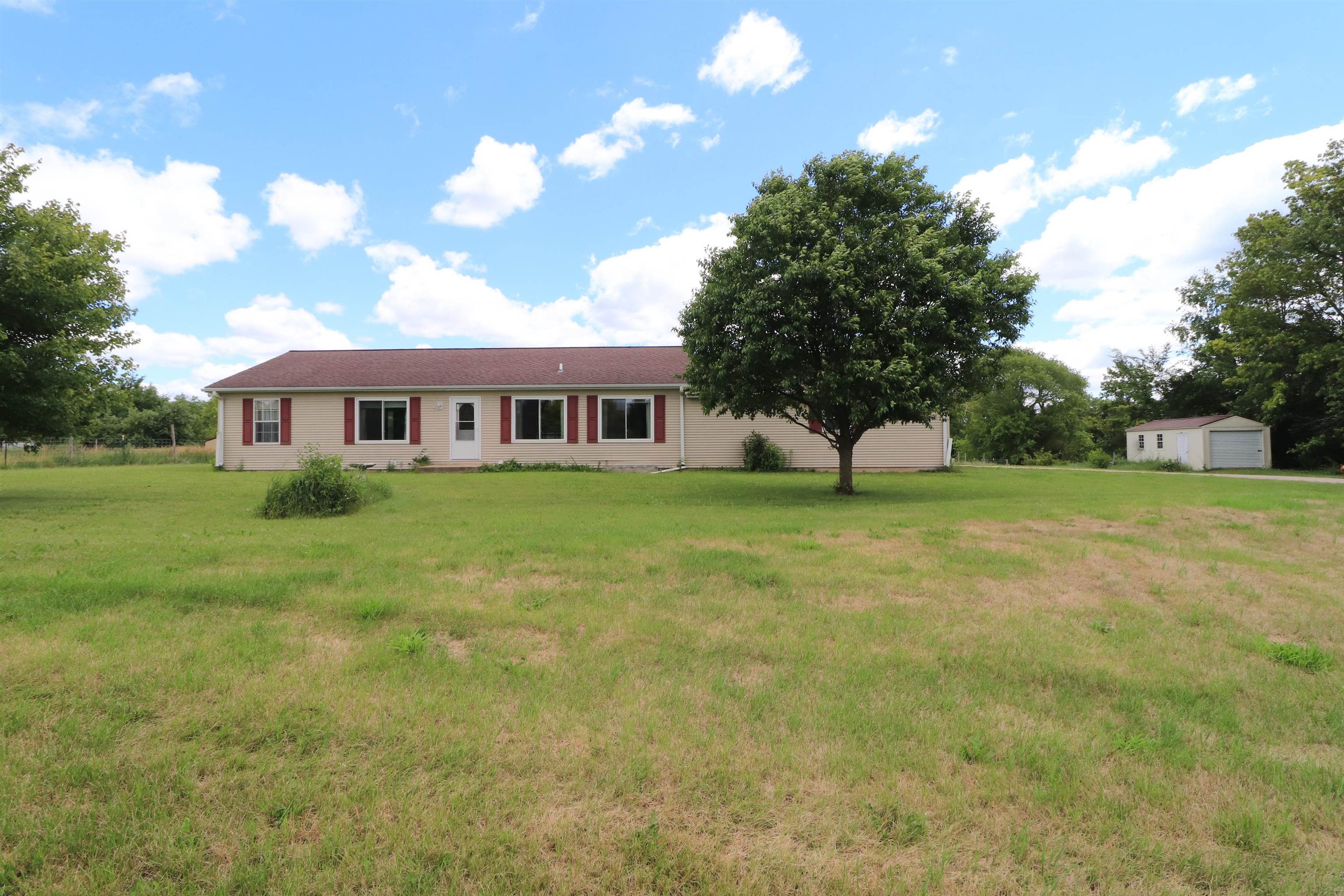 2209 South Ellis Road Janesville, WI 53548 - Photo 1 of 25