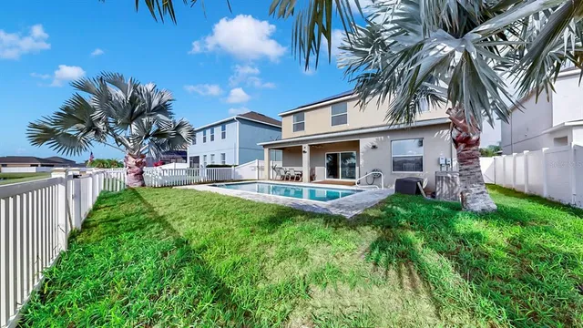 a view of a house with a yard
