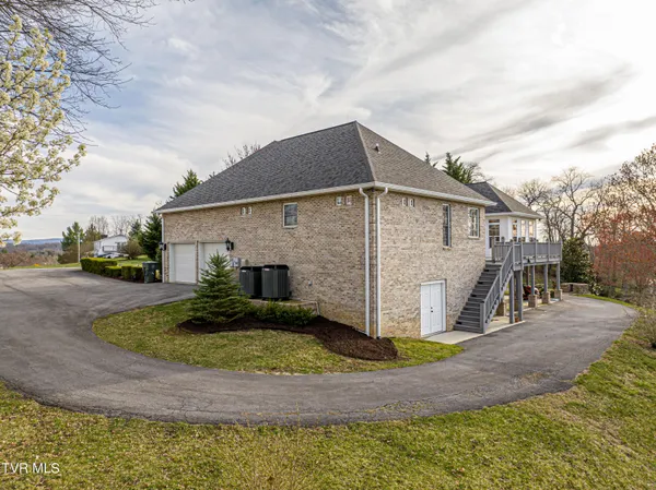 $649,000 | 625 Locust Street Northwest, Abingdon, VA 24210