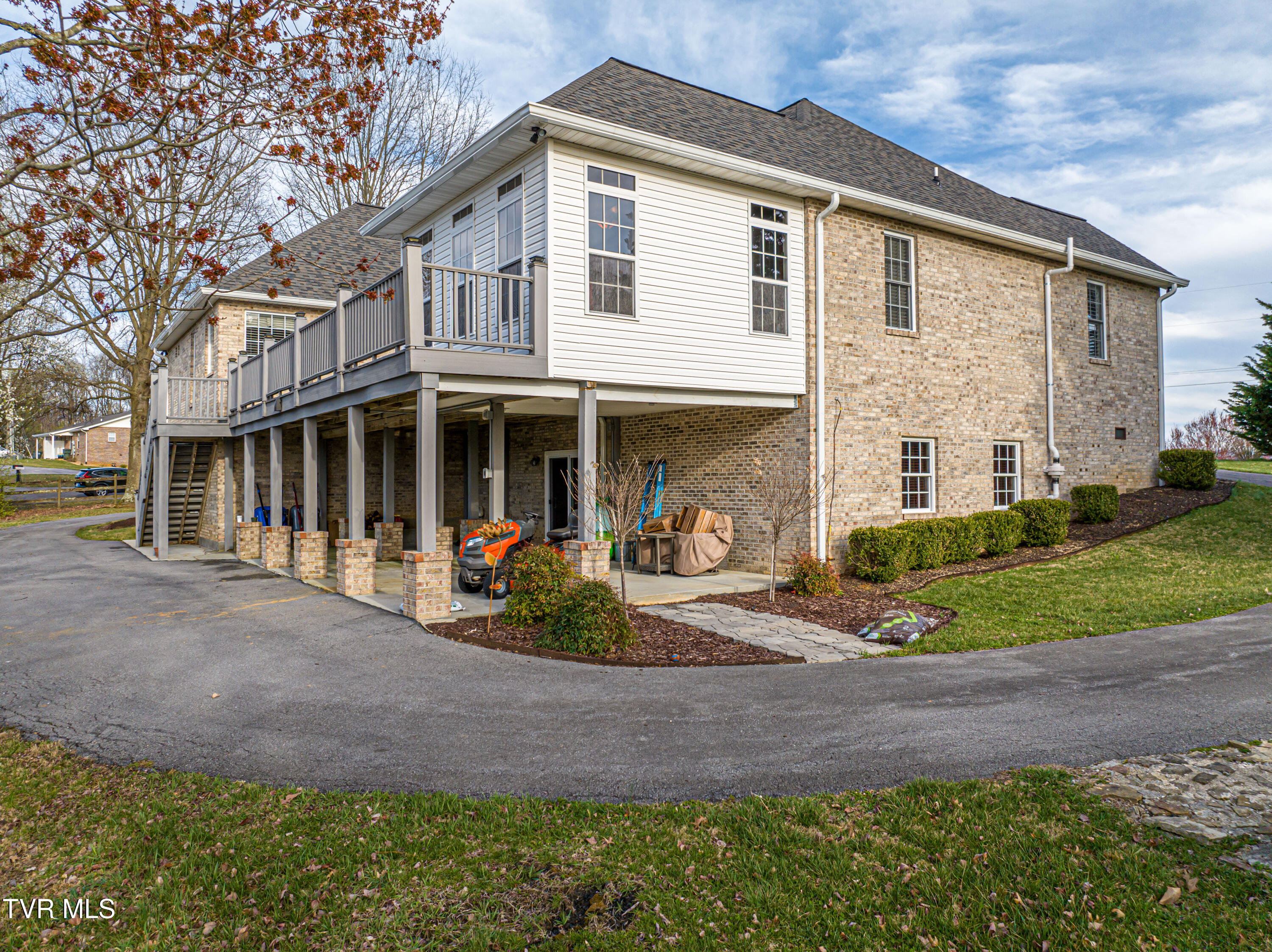 625 Locust Street Northwest Abingdon, VA 24210 - Photo 5 of 48 Locust-017
