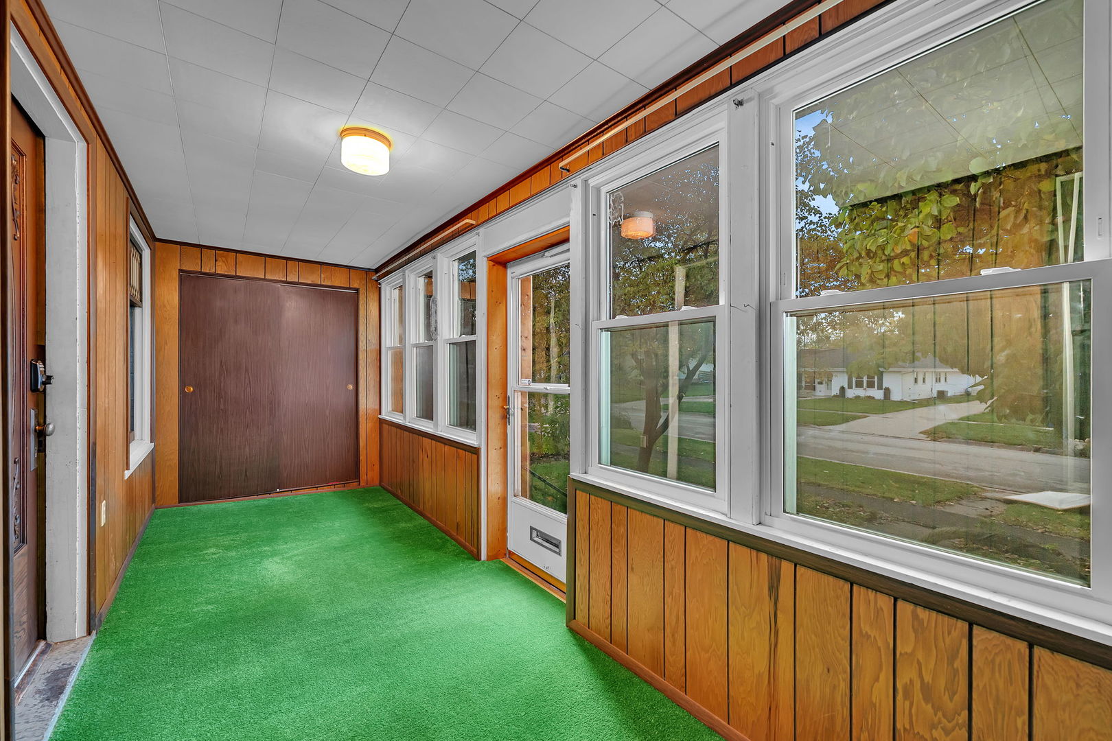 308 East Delaware Street Dwight, IL 60420 - Photo 4 of 29 a view of an front door