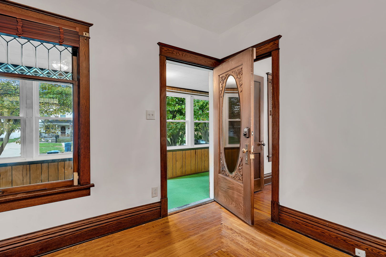 308 East Delaware Street Dwight, IL 60420 - Photo 5 of 29 a view of an entryway