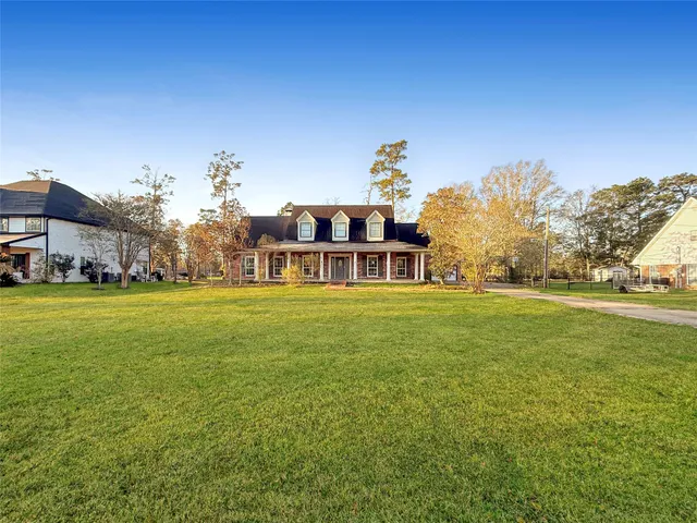 a view of a house with a big yard