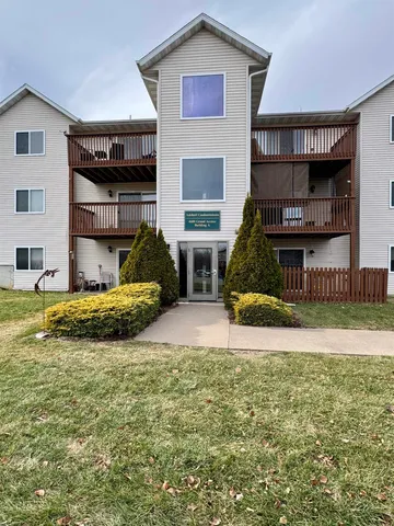 $1,200 | 4600 Grand Avenue, Unit A6, Davenport, IA 52807