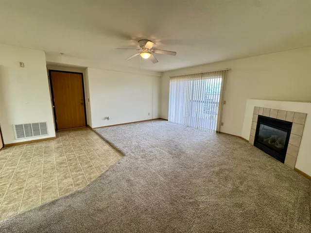 $1,200 | 4600 Grand Avenue, Unit A6, Davenport, IA 52807