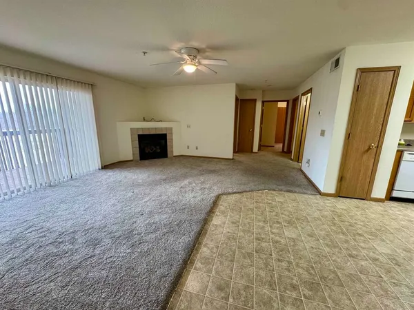 $1,100 | 4600 Grand Avenue, Unit A6, Davenport, IA 52807