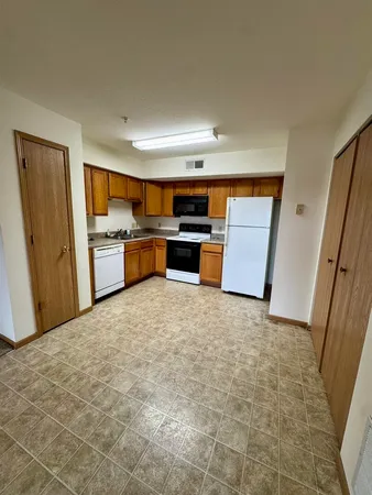 $1,100 | 4600 Grand Avenue, Unit A6, Davenport, IA 52807