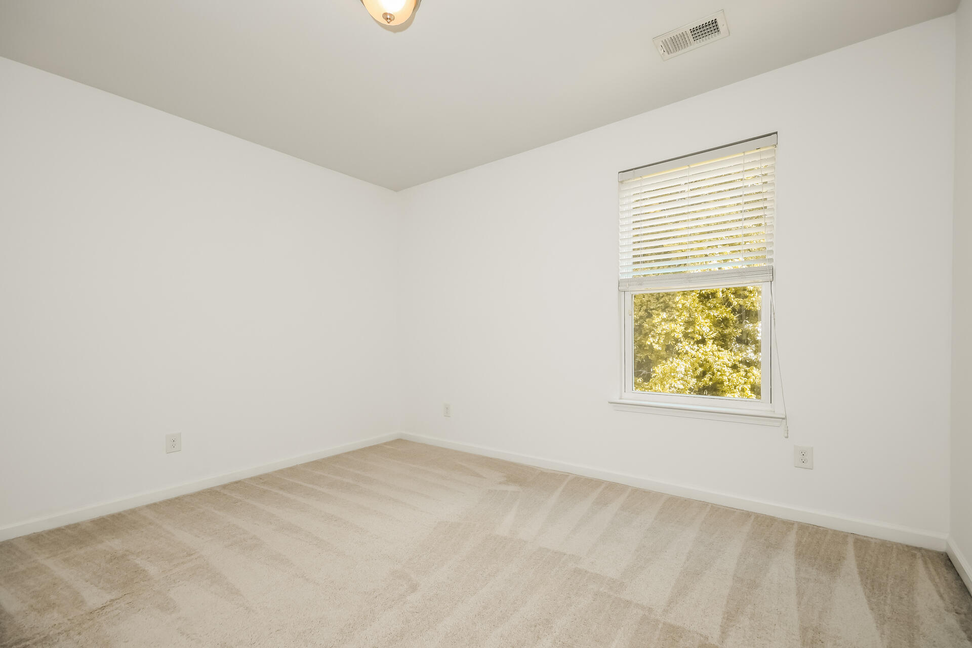 9774 Seed Street Ladson, SC 29456 - Photo 14 of 19 15-photo-Bedroom-eaaea068-4977-4ea4-832b