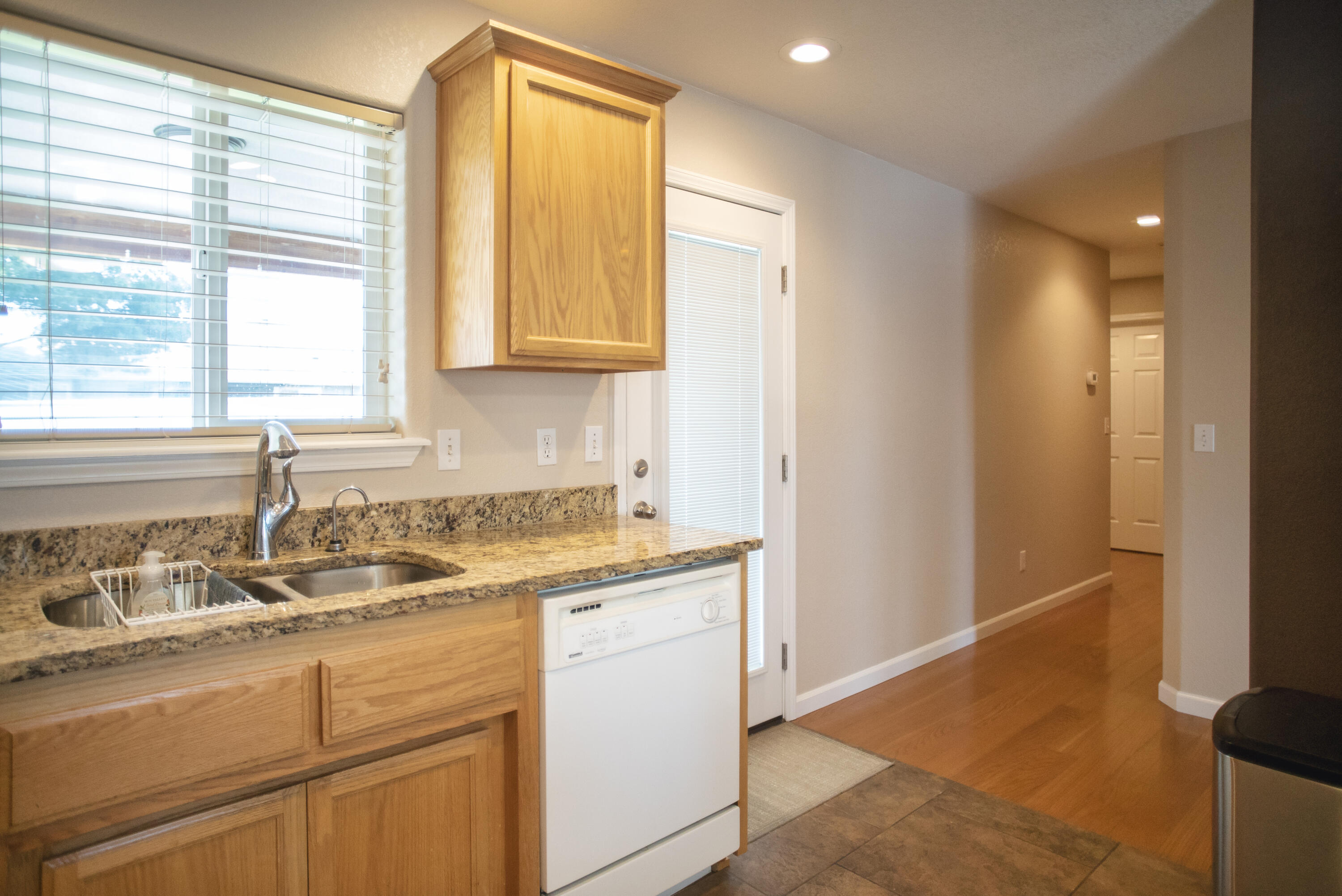 16 Chantrell Court Eagle Point, OR 97524 - Photo 8 of 25 8