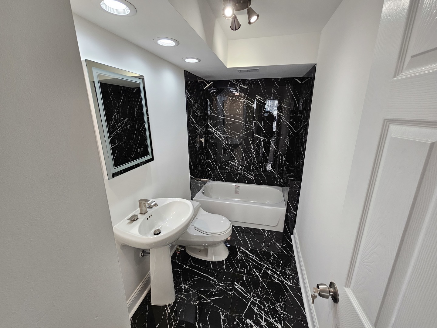 6007 North Sheridan Road, Unit 17DF Chicago, IL 60660 - Photo 15 of 22