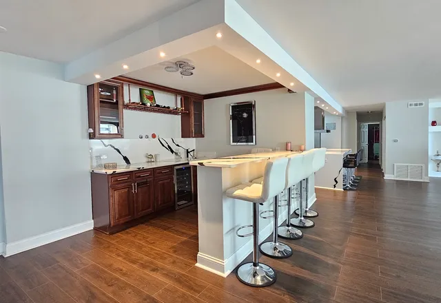 $599,800 | 6007 North Sheridan Road, Unit 17DF, Chicago, IL 60660