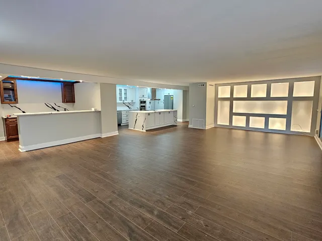 $599,800 | 6007 North Sheridan Road, Unit 17DF, Chicago, IL 60660