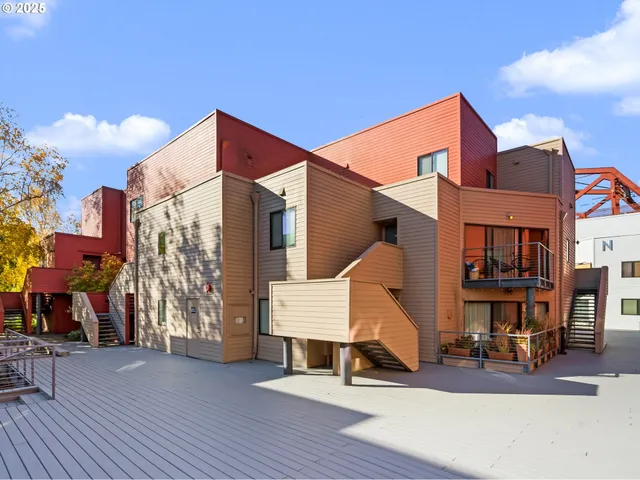 $205,000 | 1040 Northwest Naito Parkway, Unit O16, Portland, OR 97209