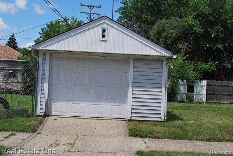 3903 Devonshire Road Detroit, MI 48224 - Photo 4 of 25 1-Car Detached Garage