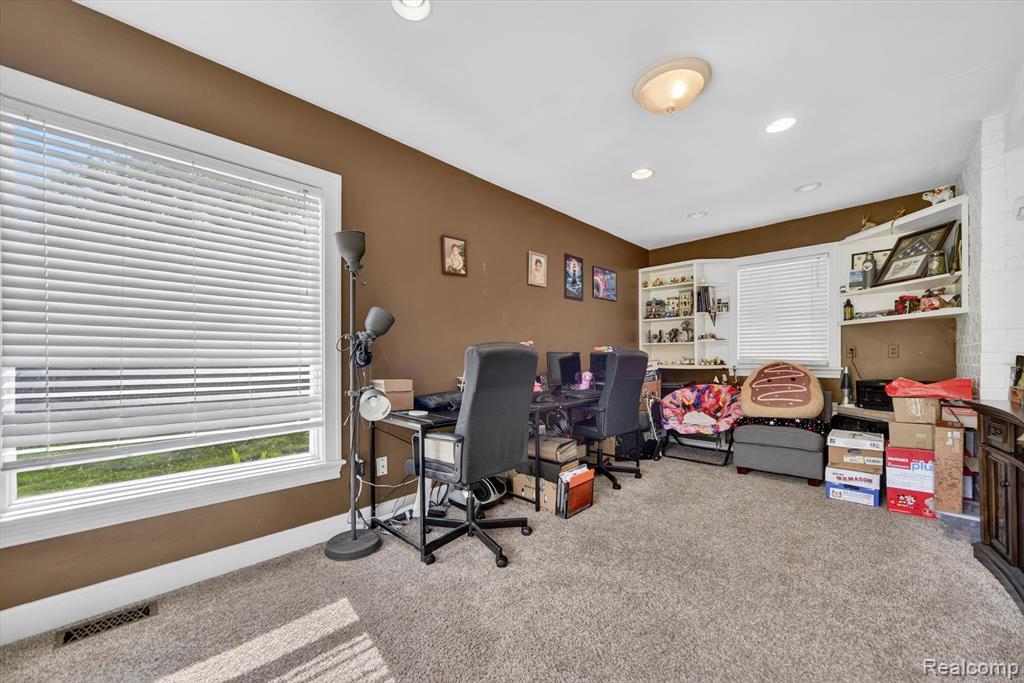 1404 Harvard Road East Lansing, MI 48823 - Photo 22 of 45