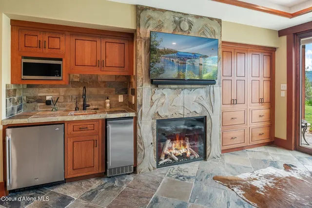 $8,800,000 | 203 Shannon Lane, Dover, ID 83825