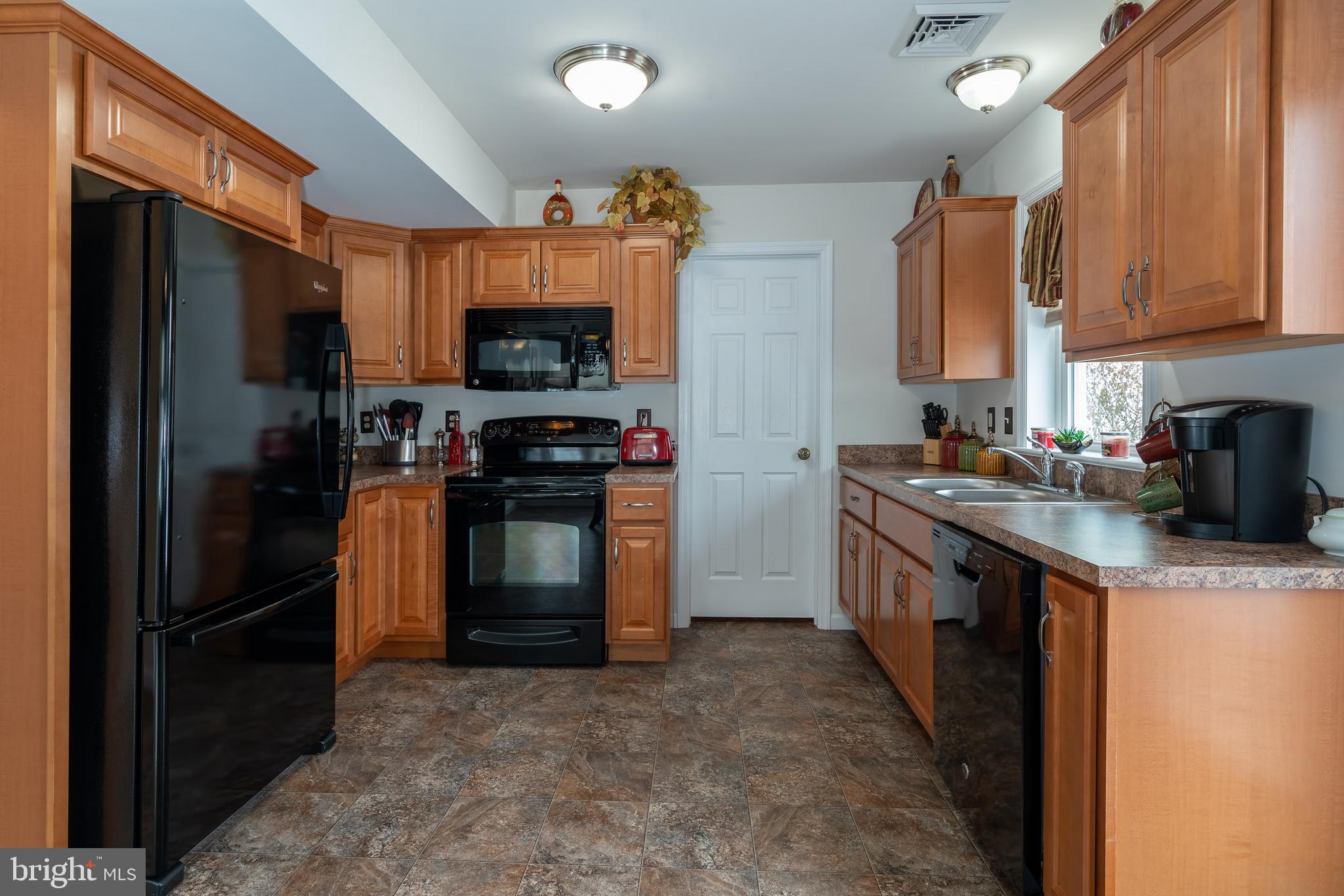 28 A Lititz Run Road Lititz, PA 17543 - Photo 12 of 29 Refrigerator is included