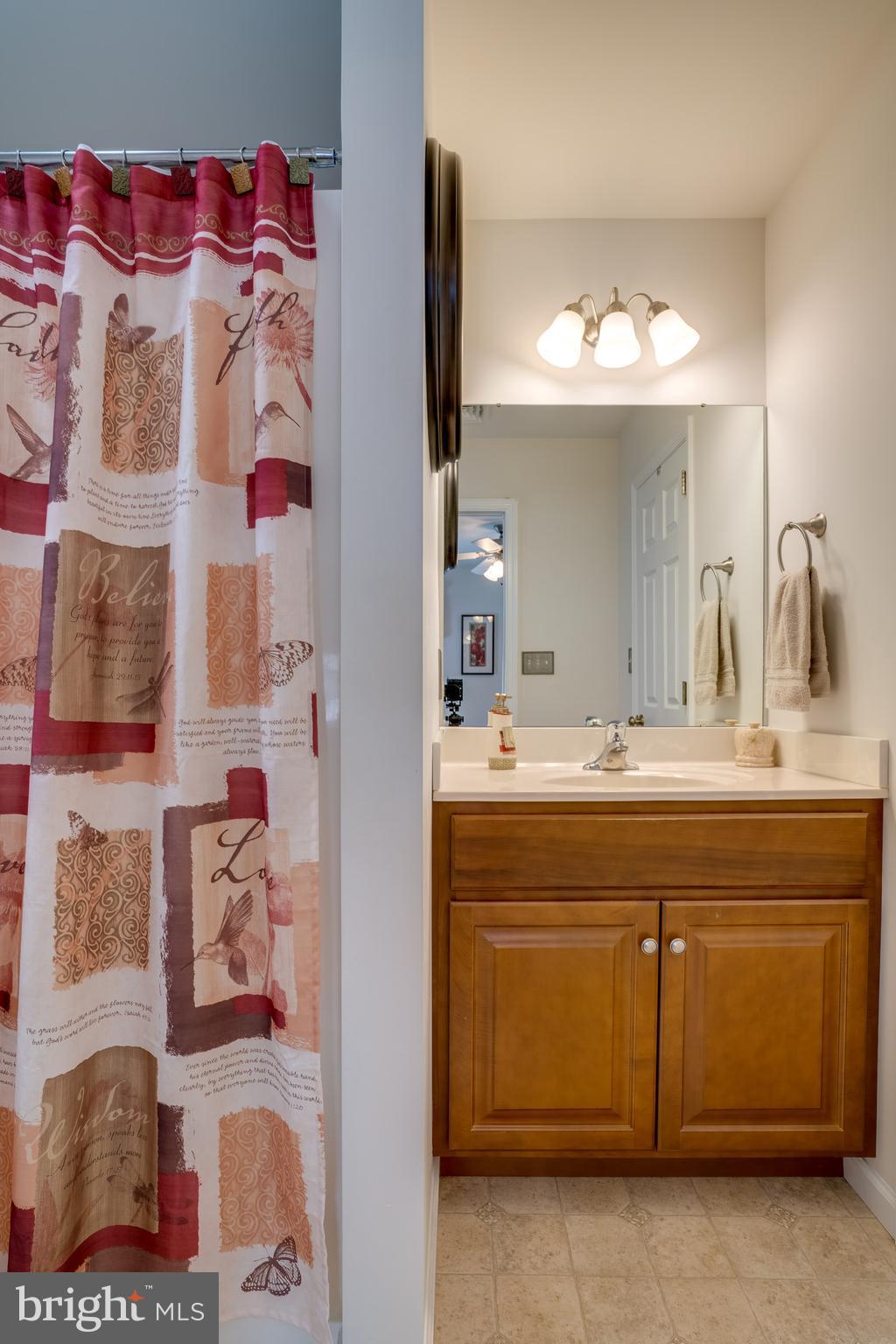 28 A Lititz Run Road Lititz, PA 17543 - Photo 21 of 29 Private bath in primary bedroom