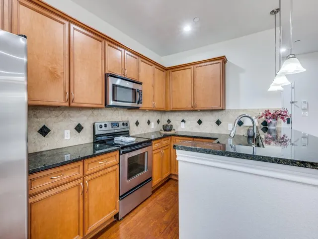 $259,000 | 950 Henderson Street, Fort Worth, TX 76102