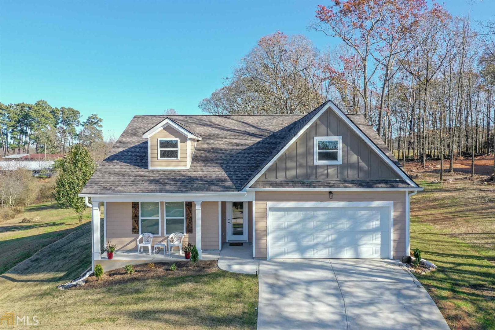 187 Quail Vw Ridge, Unit 18 Cleveland, GA 30528 - Photo 1 of 1 a front view of a house with garden