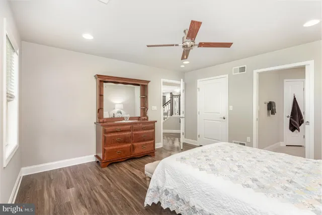 a view of a room with wooden floor and closet