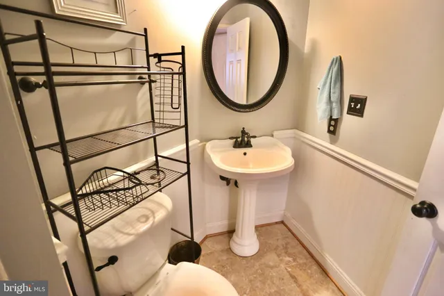 $2,800 | 6623 Skylemar Trail, Centreville, VA 20121