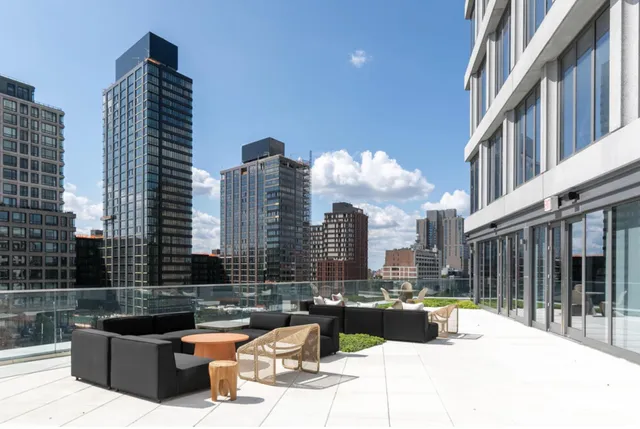 $3,025 | 545 Vanderbilt Avenue, Unit PH2A | Prospect Heights