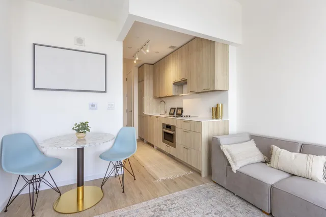 $3,025 | 545 Vanderbilt Avenue, Unit PH2A | Prospect Heights