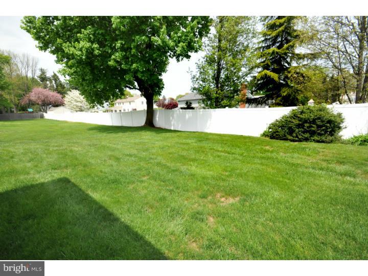 85 Kent Road Huntingdon Valley, PA 19006 - Photo 5 of 25 a view of a garden