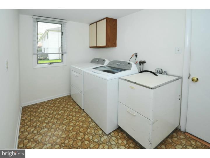85 Kent Road Huntingdon Valley, PA 19006 - Photo 8 of 25 a utility room with dryer and washer