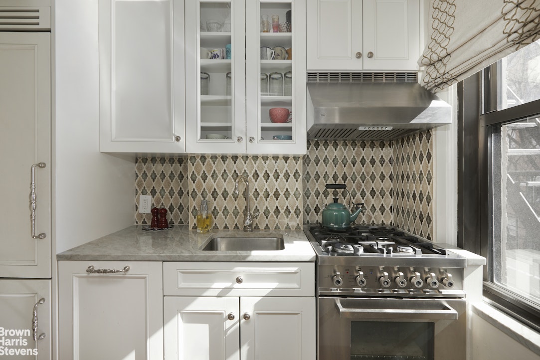 210 East 73rd Street, Unit 7F Manhattan, NY 10021 - Photo 4 of 10