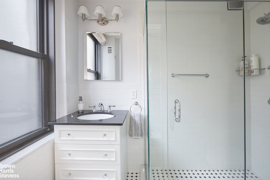 210 East 73rd Street, Unit 7F Manhattan, NY 10021 - Photo 5 of 10