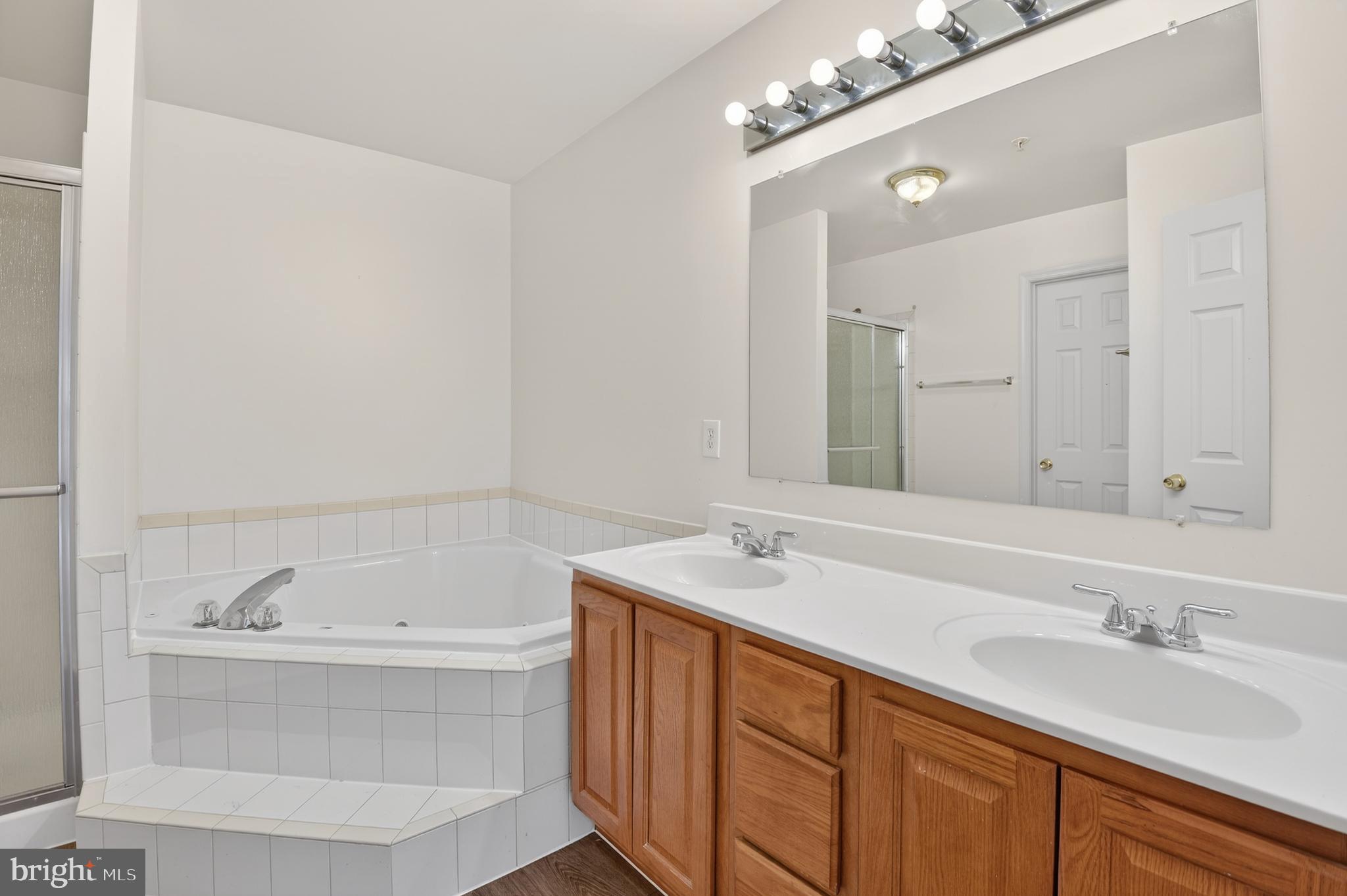 278 Brock Bridge Road Laurel, MD 20724 - Photo 15 of 22 Soaking Tub (& sep shower, not pictured)