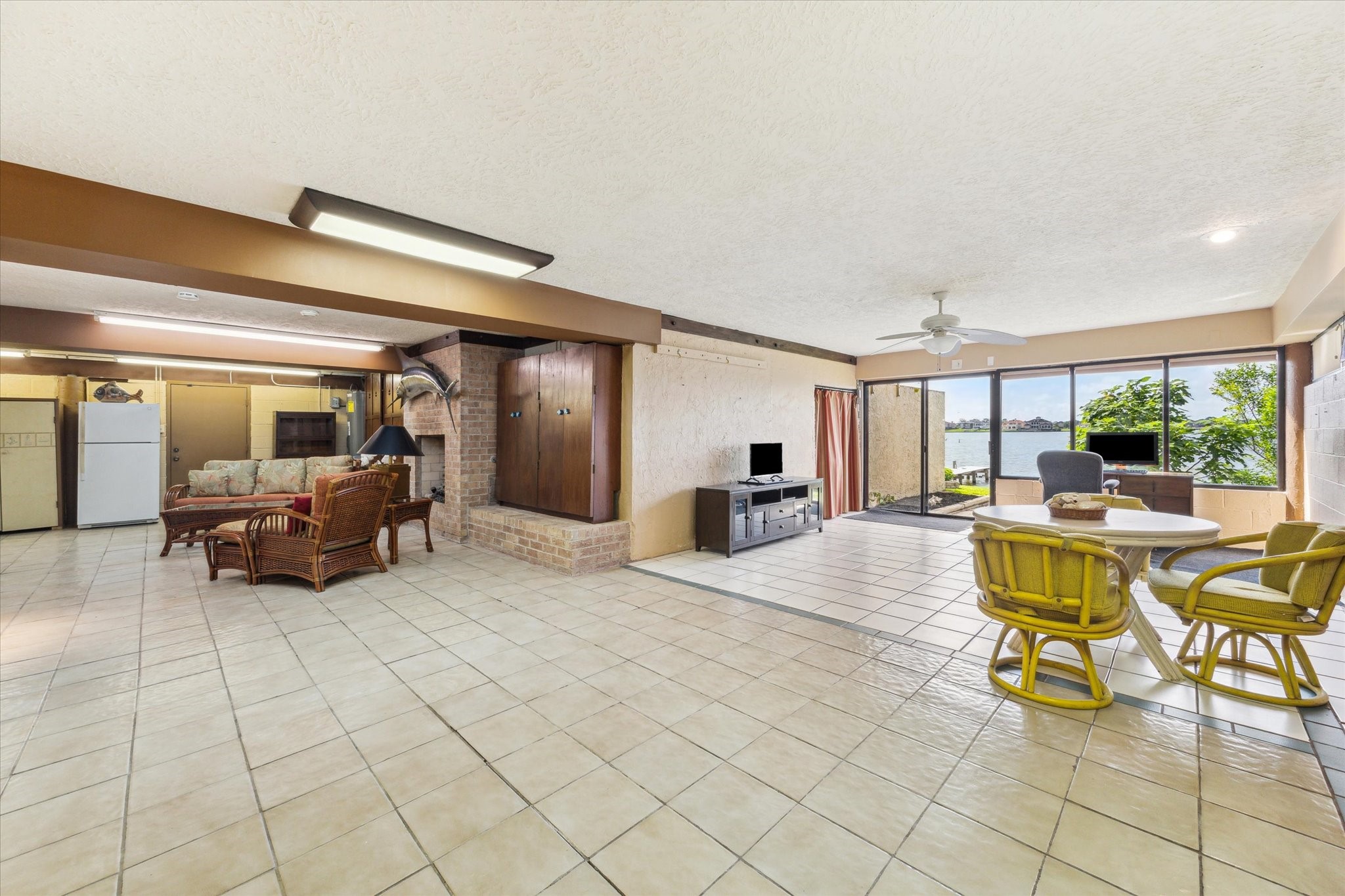2414 Baycrest Drive Houston, TX 77058 - Photo 38 of 48 a living room with furniture and a large window