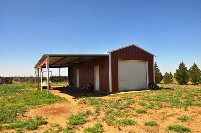 6450 Foster Road Ropesville, TX 79358 - Photo 4 of 10 Barn with tack room.