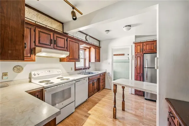 $299,900 | 2341 South Hermitage Road, Hermitage, PA 16148