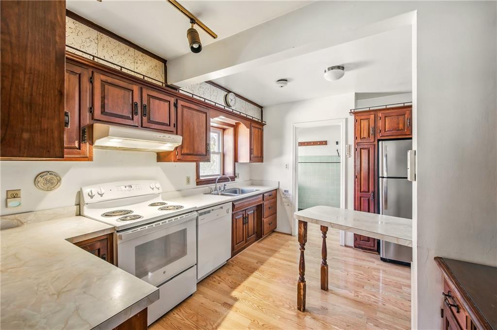 2341 South Hermitage Road Hermitage, PA 16148 - Photo 19 of 28 a kitchen with a stove a sink and a refrigerator