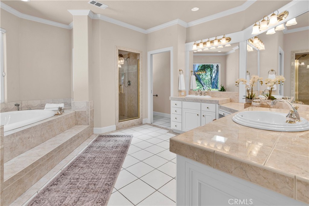 117 Frontier Way Templeton, CA 93465 - Photo 29 of 57 Master bathroom
