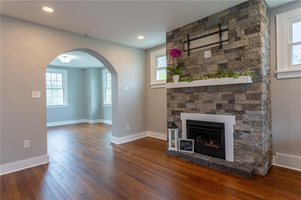 321 Hawthorne Road Pittsburgh, PA 15209 - Photo 3 of 24 Gallery Image 3